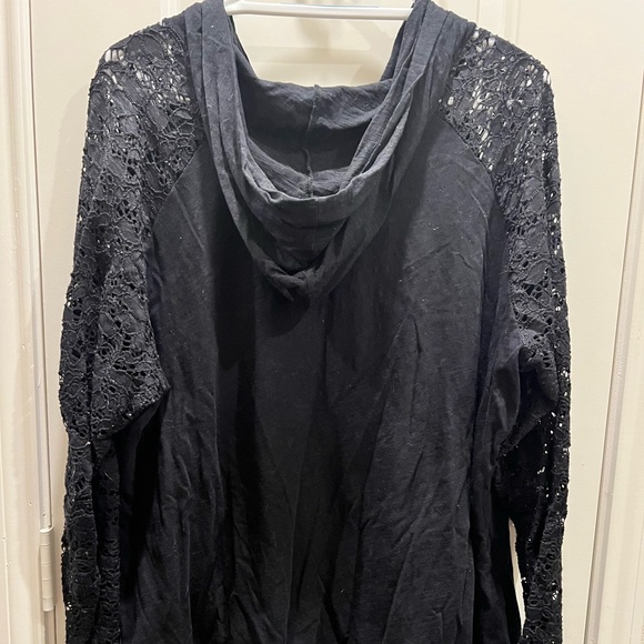 Black long sleeve top with hood and lace sleeves - Picture 2 of 4